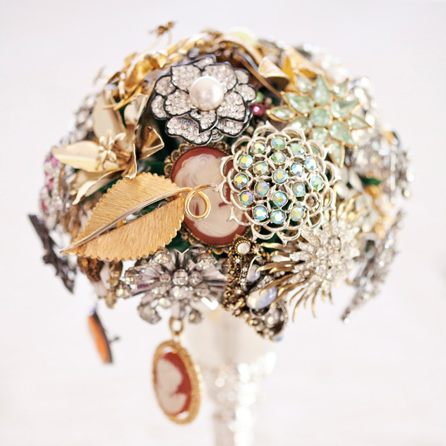 Vintage Rhinestone Crystal Gold Wedding Bridal Bouquet Floral Flower Brooch Pin 