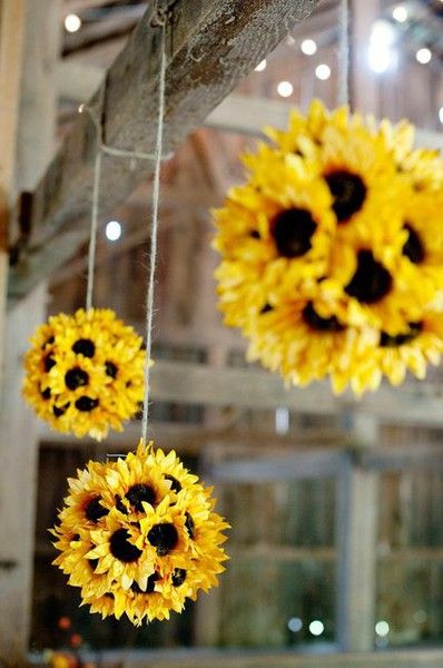 Simple sunflowers wedding decor idea