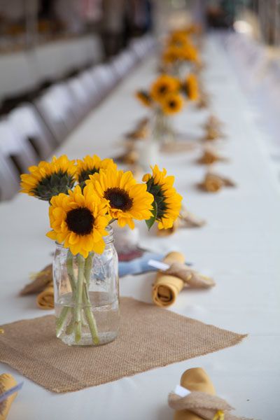 simple diy sunflowers in mason Jar with burlap