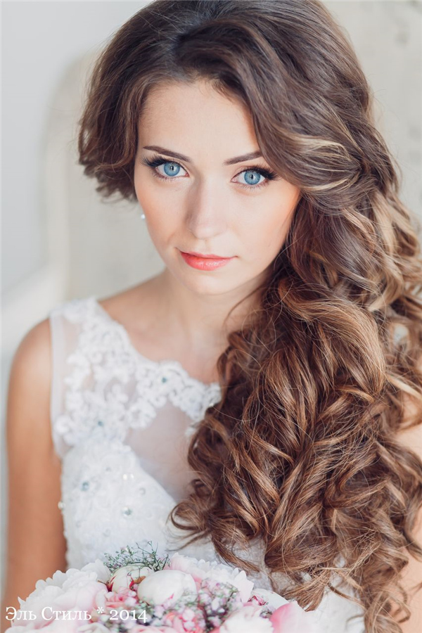 Image of wedding hair one side