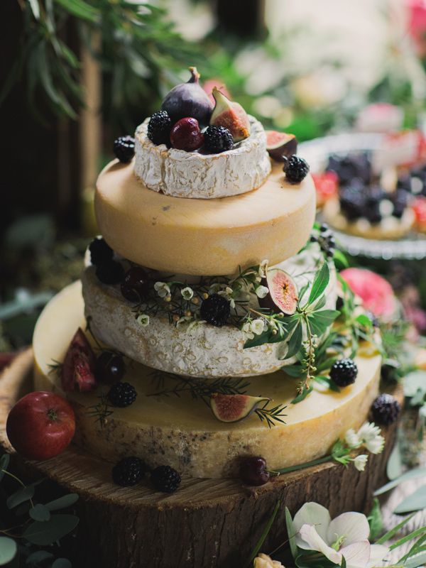 Rustic Wedding Cakes Tend Cheese Wedding Cakes Deer