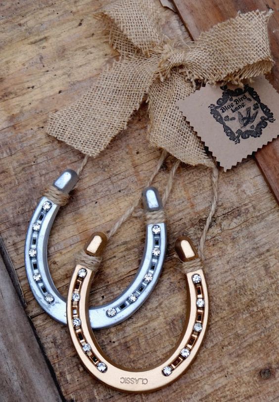 30 Styling Horseshoe Ideas For A Rustic Farm Wedding | Deer Pearl Flowers