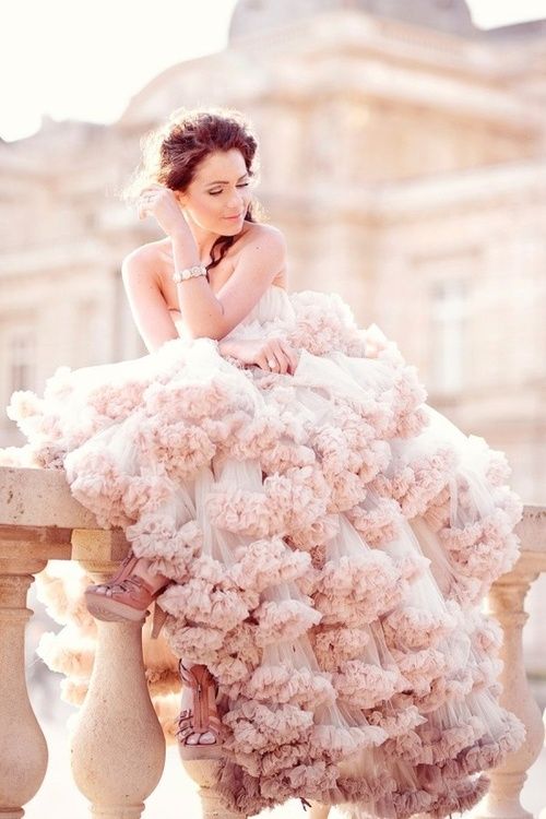 15 Sweet Romantic Peach & Blush Wedding Dresses 2023