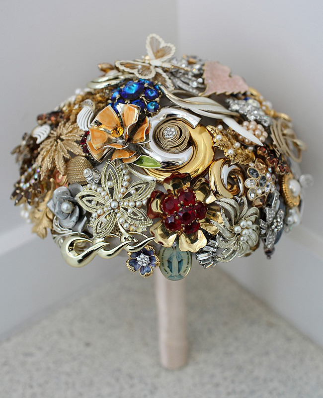 gold brown brooch bridal bouquet