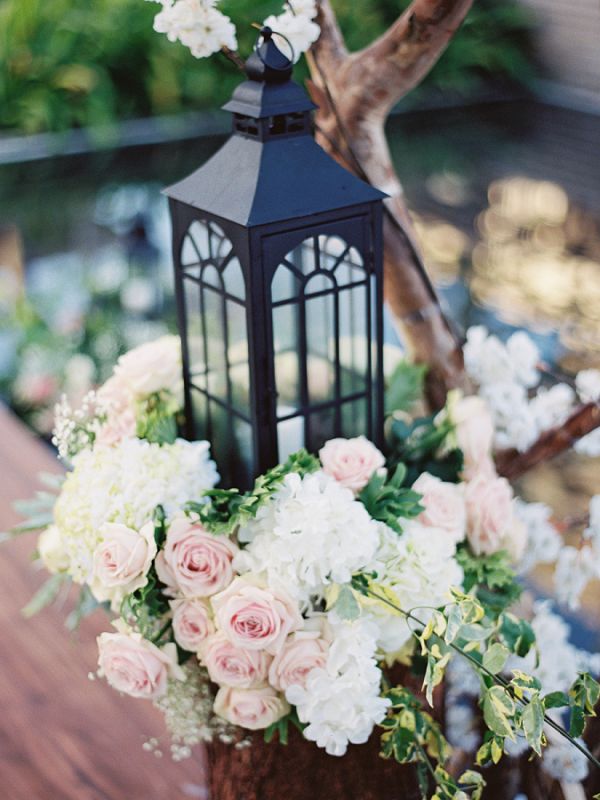 black lantern and white roses wedding ceremony decor