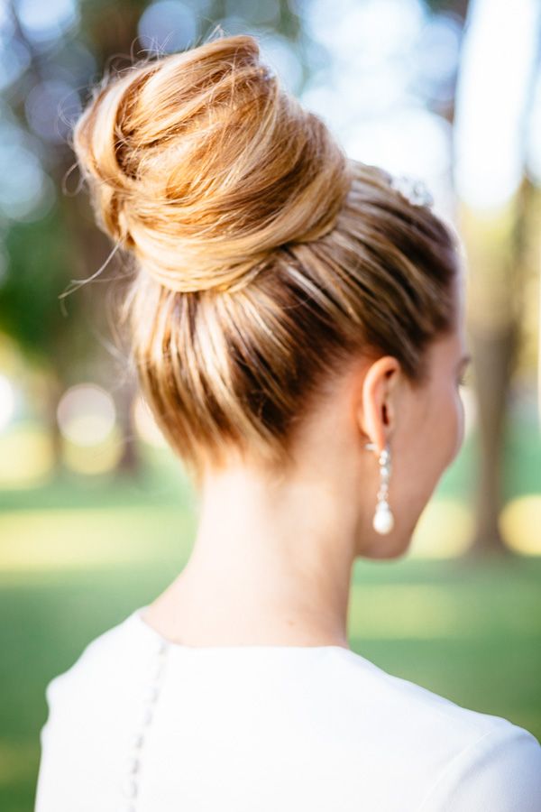 30 Top Knot Bun Wedding Hairstyles That Will Inspire(with Tutorial) 30 Top Knot Bun Wedding Hairstyles That Will Inspire(with Tutorial)