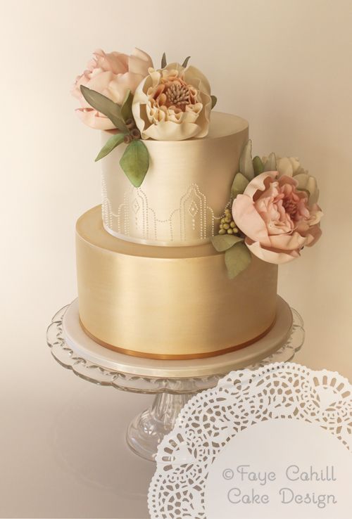 Simpale Vintage Gold Wedding Cake with Flowers