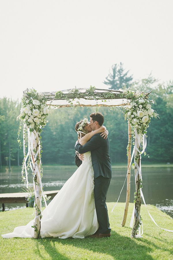 Simple Rustic Country White Roses Wedding Alter