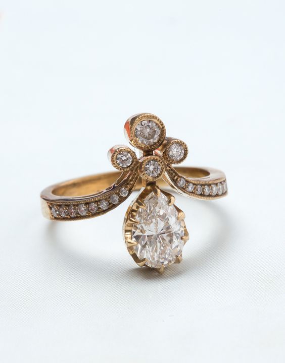 Vintage-inspired Tiara wedding ring from Trumpet & Horn