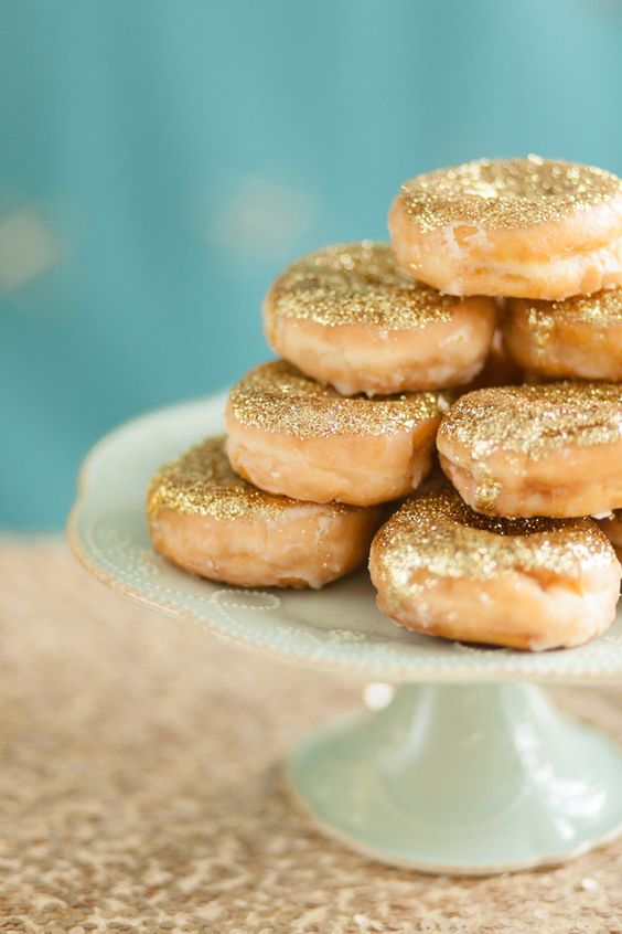 glittery donuts for vintage wedding