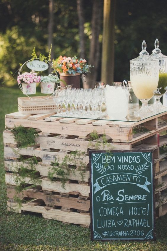 rustic wedding drink bar and wedding sign decor ideas