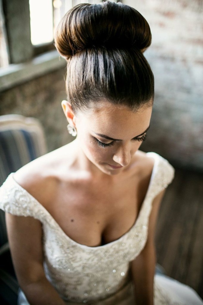 30 Top Knot Bun Wedding Hairstyles That Will Inspire(with 
