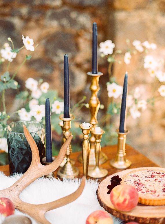 Bohemian jewel toned wedding ideas-Antler and Navy Blue Candels Wedding Table Setting