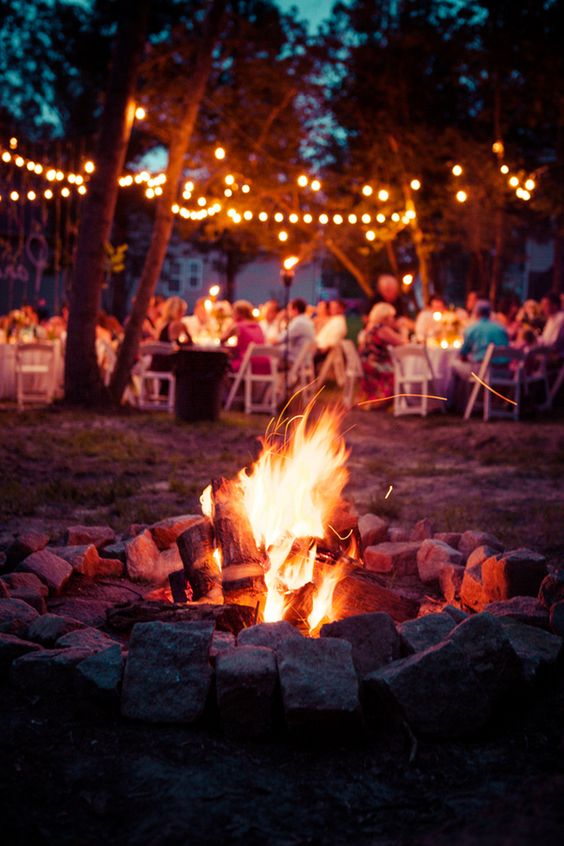 Bonfires at weddings make amazing pictures