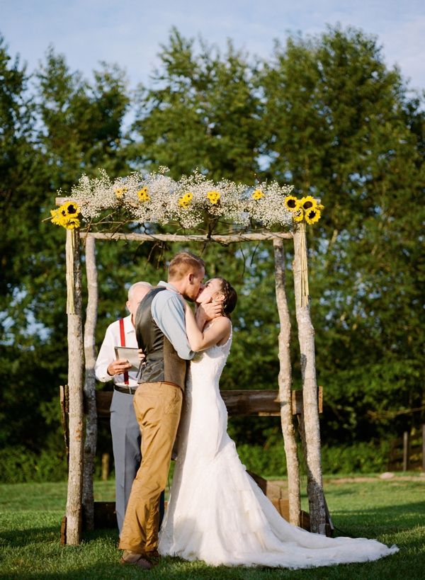 DIY arbor with sunflowers and babys breath