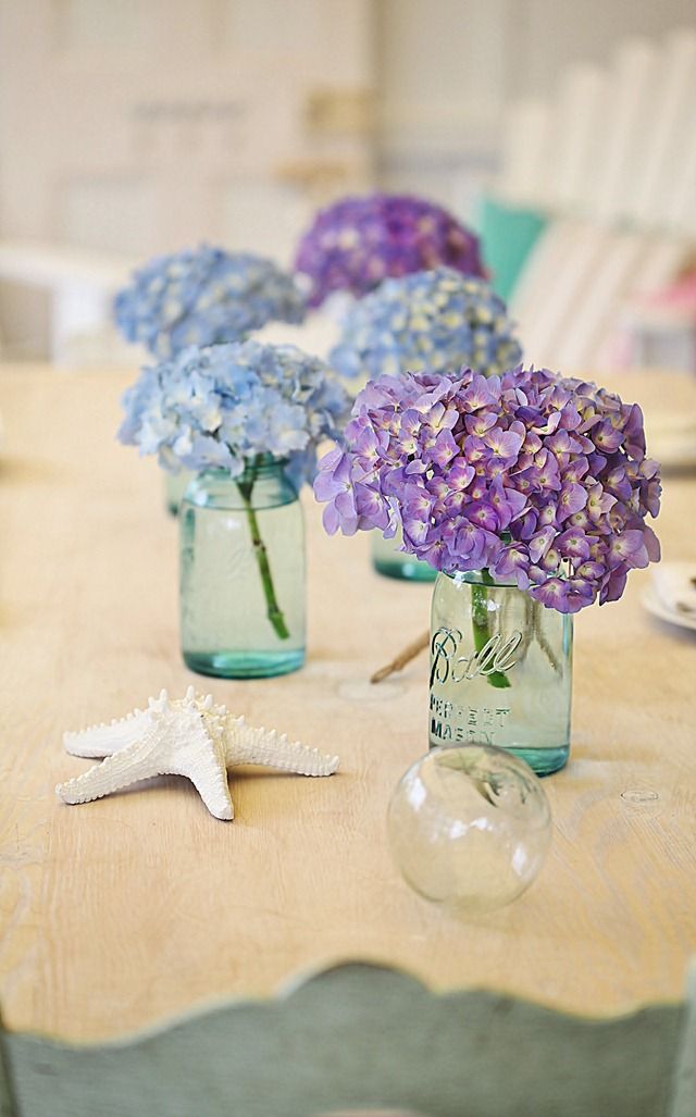 Hydrangeas centerpiece ideas for beach wedding