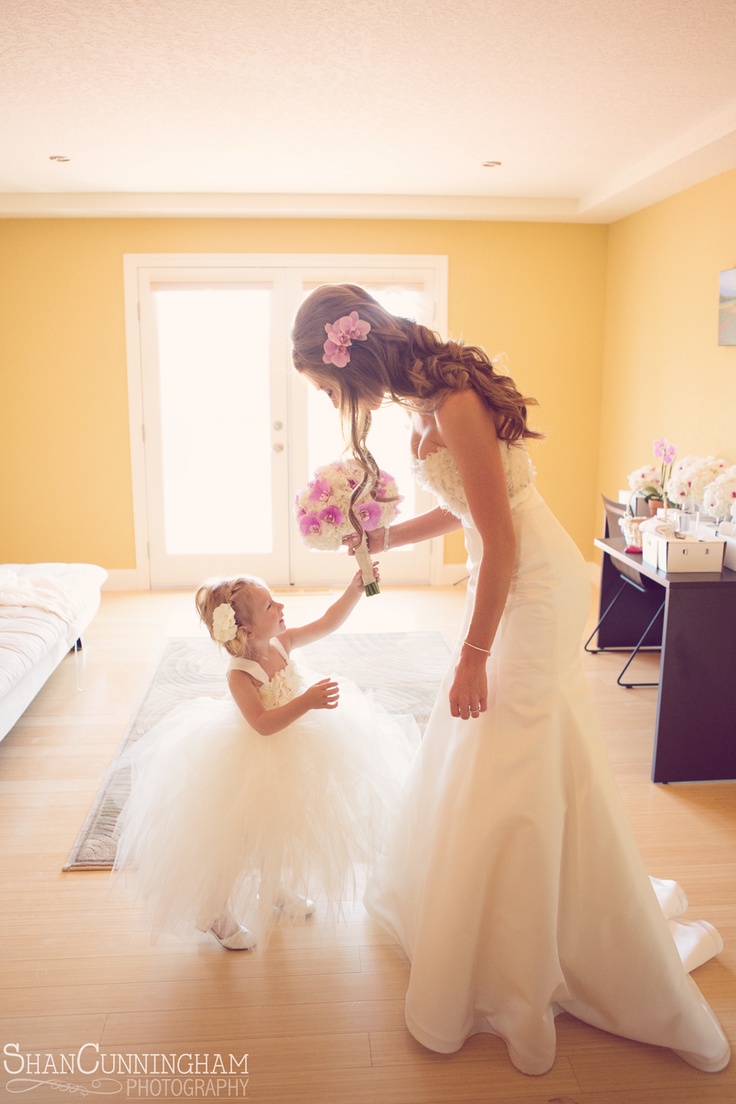 bride and flower girl pose ideas for wedding photos