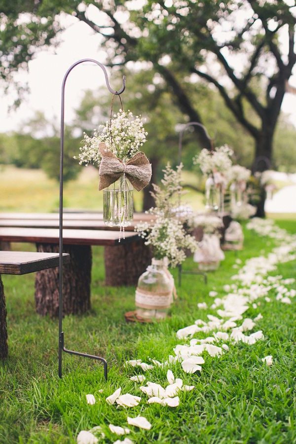 burlap aisle runners for weddings with baby's breath