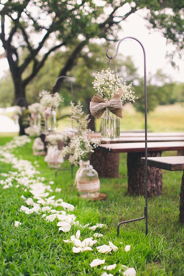 burlap aisle runners for weddings with baby's breath