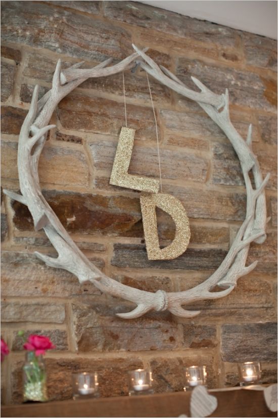 circle antler wedding decor