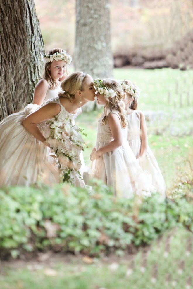 cute wedding pictures - bride and the flower girls
