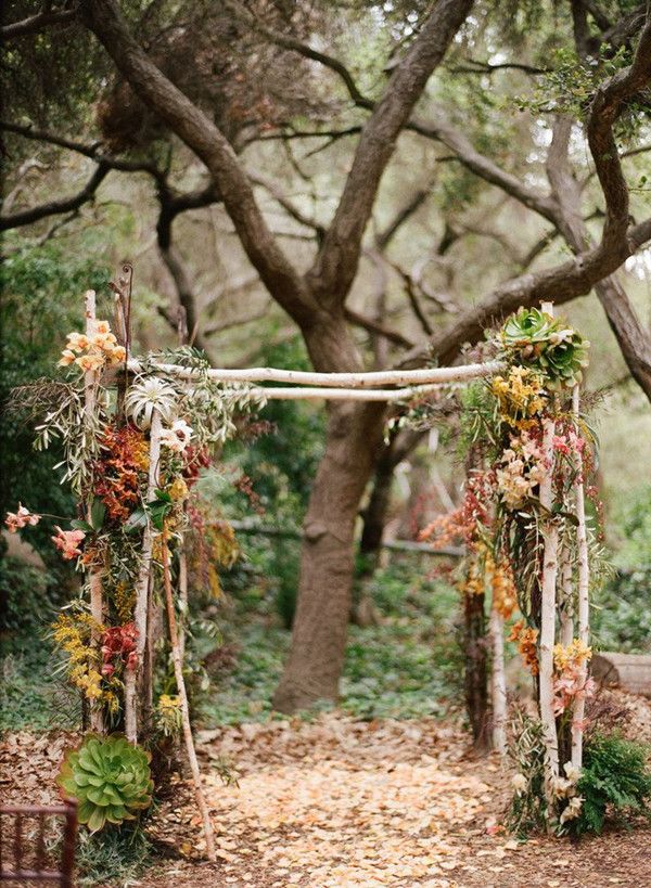 fall wedding arch ideas for outdoor wedding ceremony