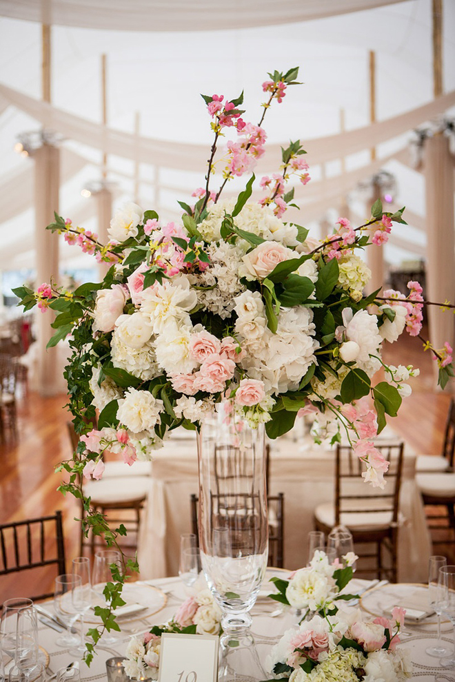 Table decorations with height  Tall wedding centerpieces, Black vase  centerpiece, Wedding centerpieces