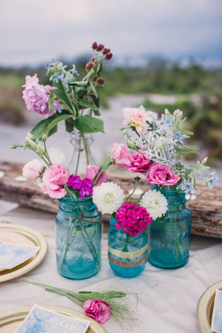 fuchsia, pink and cream florals work beautifully against the turquoise mason jar vases.