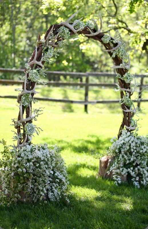 rustic wedding ideas-anlter outdoor wedding arch