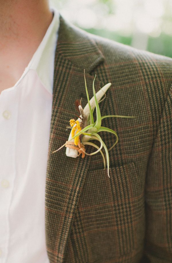 rustic wedding ideas -antler boutonniere