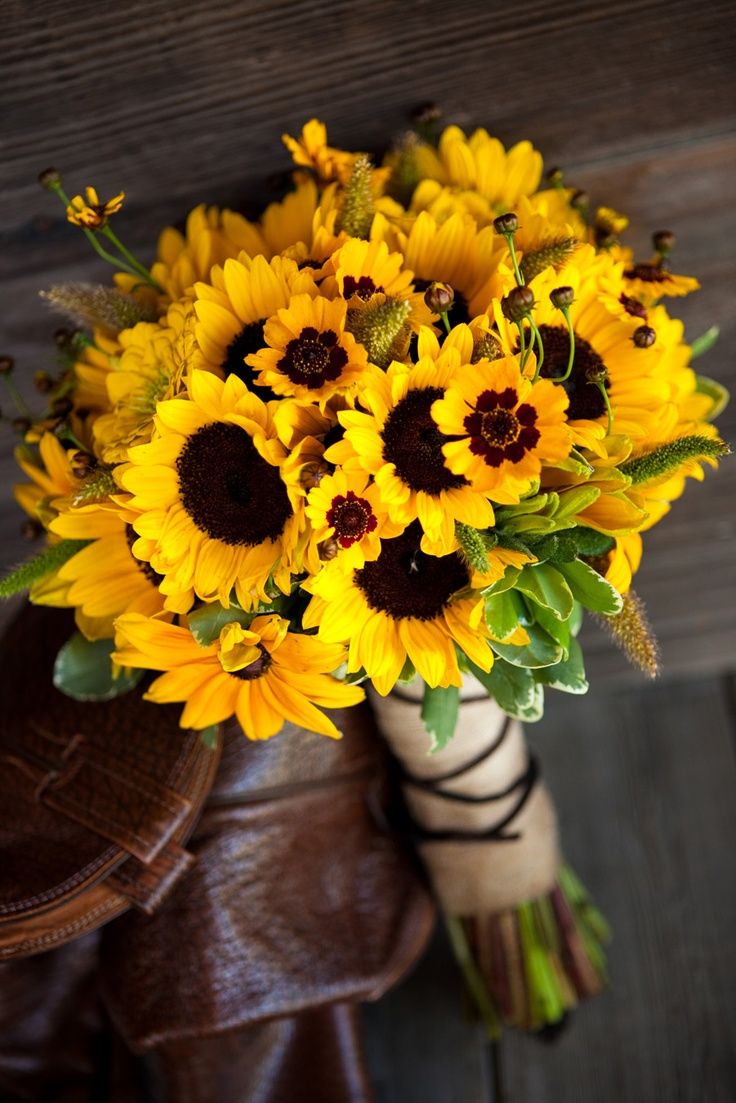 rustic wedding ideas - sunflower wedding bouquet