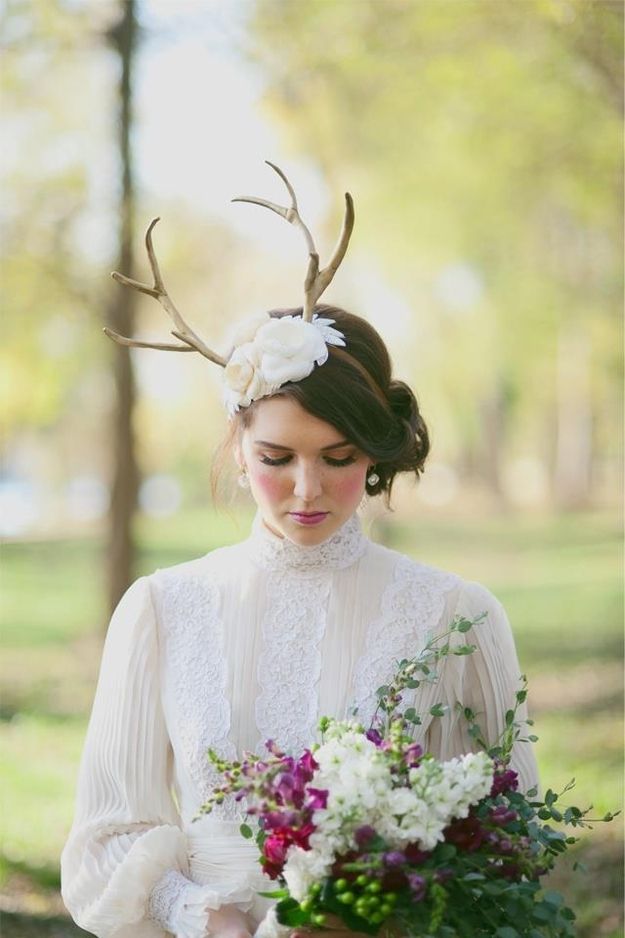vintage wedding ideas-antler bridal headpiece