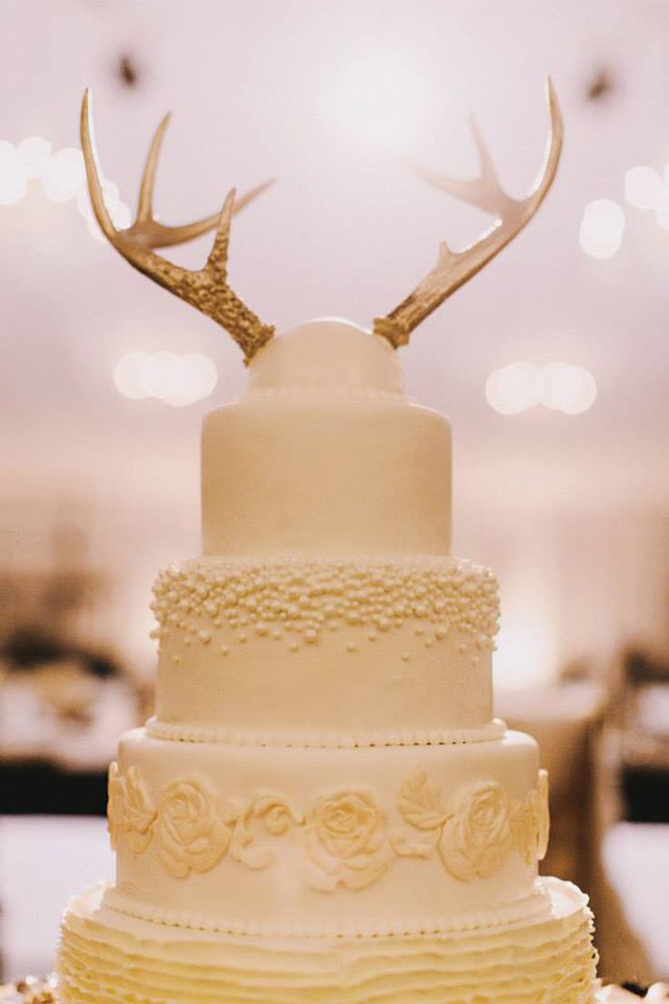 vintage wedding ideas-antler wedding cake