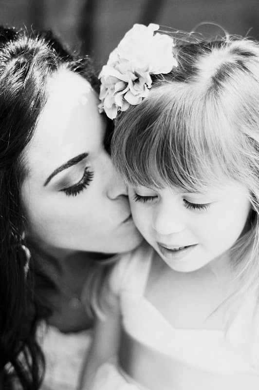 wedding day photo ideas - bride kiss flower girl