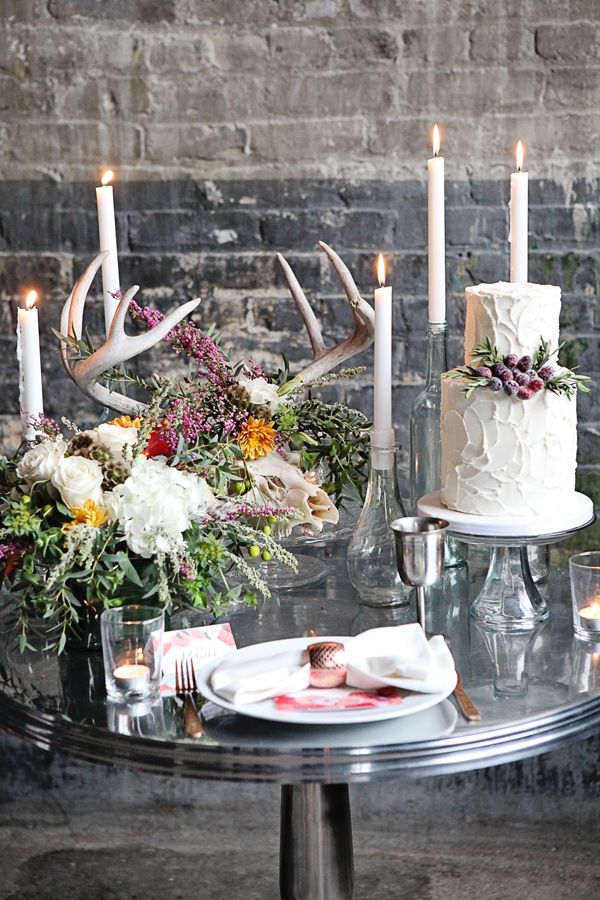 winter cake table ideas with antler