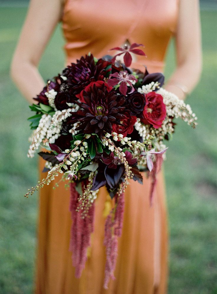 Burgundy bridesmaid bouquet for fall weddings