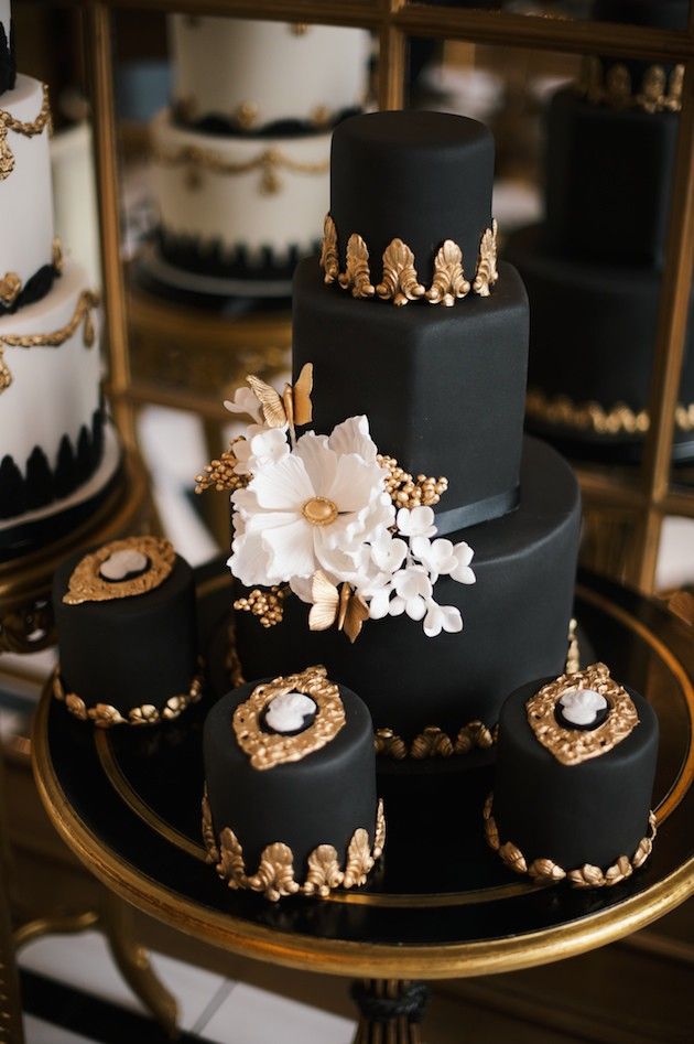 Luxurious Black and Gold Wedding Cake
