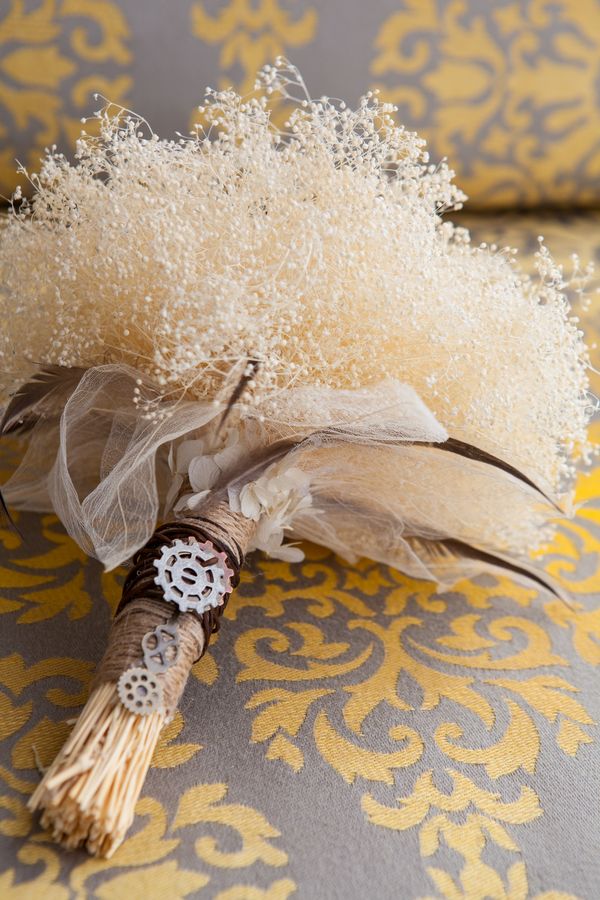 Modern steampunk wedding ideas-white and brown bridal bouquet