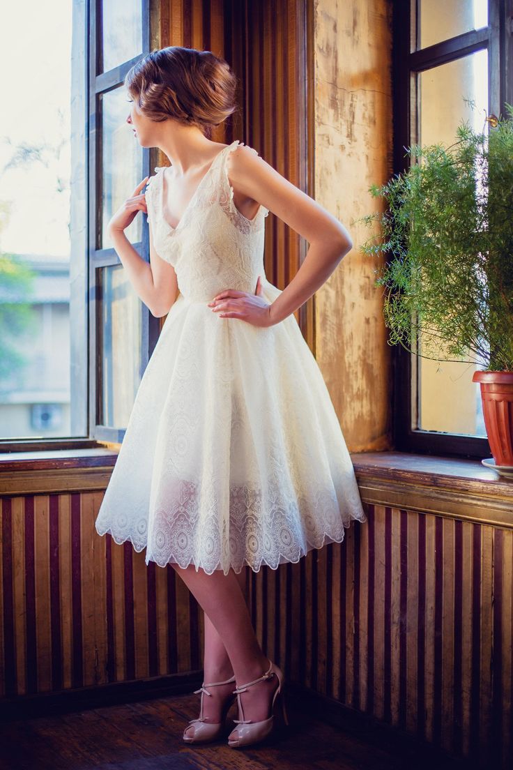 Nafisa Nuri vintage short wedding dress