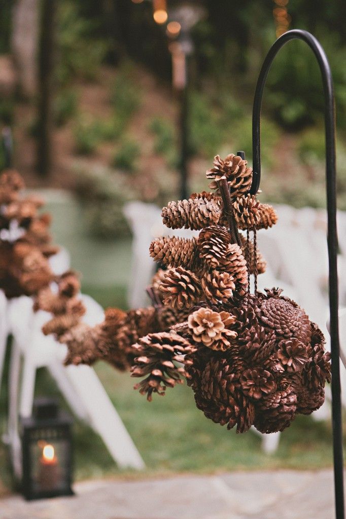 25 Romantic Winter Wedding Aisle Décor Ideas 17 Pine Cone Winter Wedding Aisle Ideas