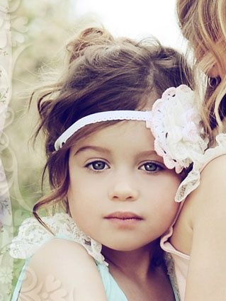 Pretty Wedding Hairstyle for Little Girls