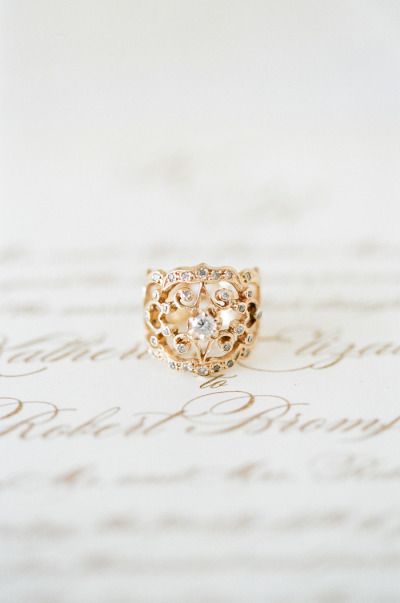 Round center & gold Victorian lace band engagement ring