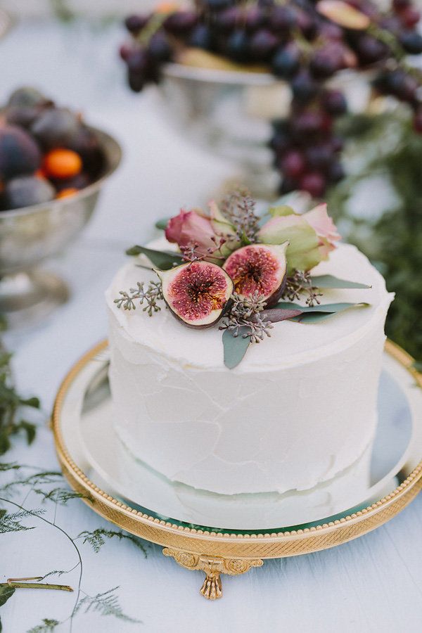 Small fig buttercream wedding cake
