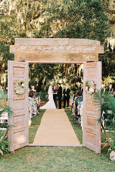 35 Rustic Old Door Wedding Decor Ideas For Outdoor Country Weddings