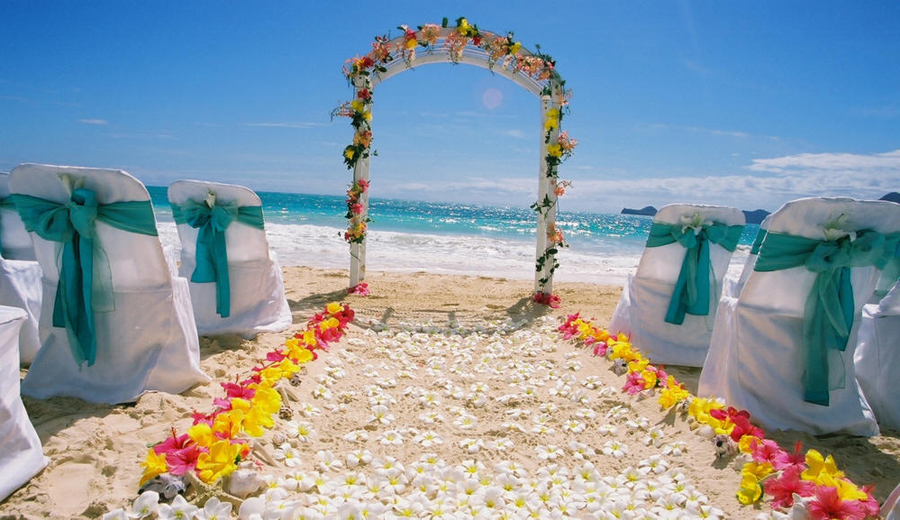 beach decor wedding flowers down aisle