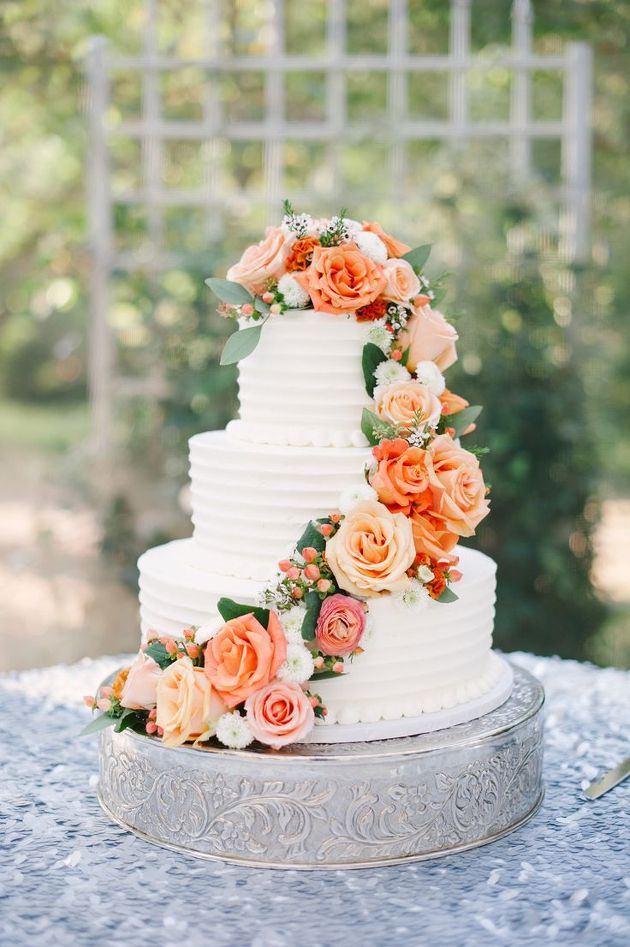 cascading roses on wedding cake