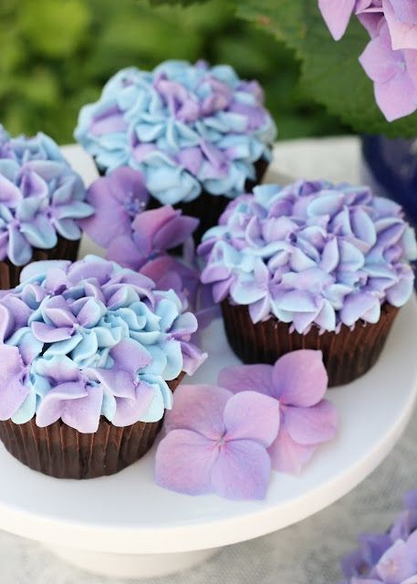 dusty blue and purple hydrangea mini wedding cake