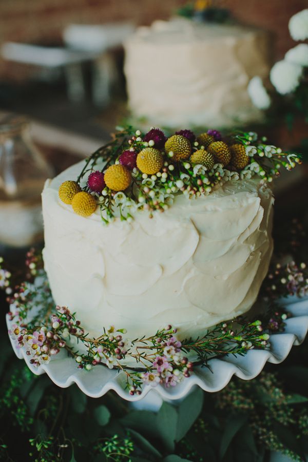 flower-topped wedding cake