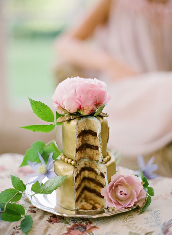 20 Mini Wedding Cakes Too Good To Eat! Plus Tutorials! 18 gold mini wedding cake