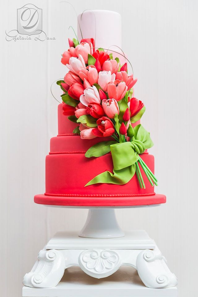 red ombre wedding cake with sugar tulips